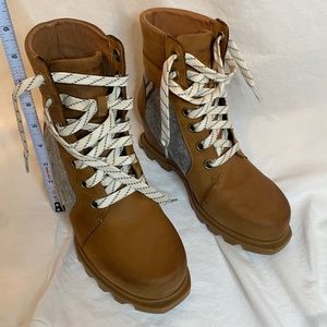 SOREL Joan Of Arctic Wedge III Lexie Boot Size 7 Cognac